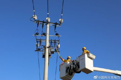 在10千伏746東孫樓線36號桿帶電更換設備線夾