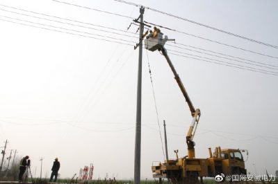 35千伏龍王廟變10千伏蘆西112線路，帶電安裝跌落式熔斷器