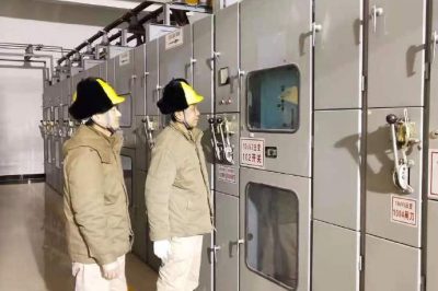 聯合運維、檢修、配網等工作人員對東關變10kV東明線進行更換CT工作