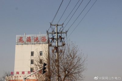 在10千伏旌旗一、二線37號塔處更換柱上開關2臺