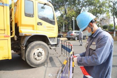 南方電網廣東東莞供電局的保電人員全程護航，助力“兩會”順利召開