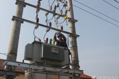 高灣鎮西南村3號臺區進行臺區改造升級工作