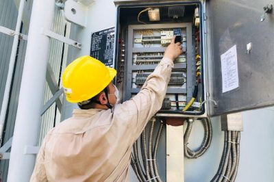 安瀾變運(yùn)維人員開展設(shè)備除濕器專項(xiàng)巡視工作