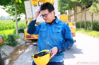 冒高溫帶電接火 助力小微企業發展