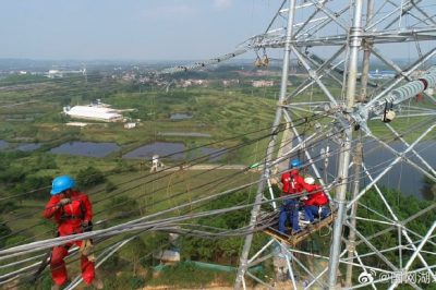 荊武特高壓工程順利完成首次跨越特高壓線路架線工作