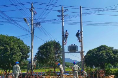 國網(wǎng)通山縣供電公司完成實(shí)驗(yàn)中學(xué)畈泥分校新建臺(tái)區(qū)送電工作