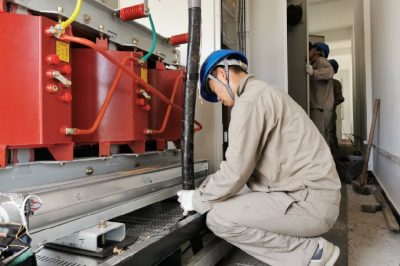 小微創(chuàng)業(yè)園進(jìn)行園區(qū)企業(yè)配網(wǎng)改造升級(jí)工作