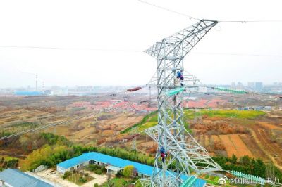 跨越山林的220千伏威昆線進行檢修